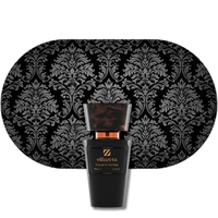 schwarzes Parfümflakon Chogan Parfum 1 mit elegantem Muster im Hintergrund, Duft mit frischen, würzigen und holzigen Noten