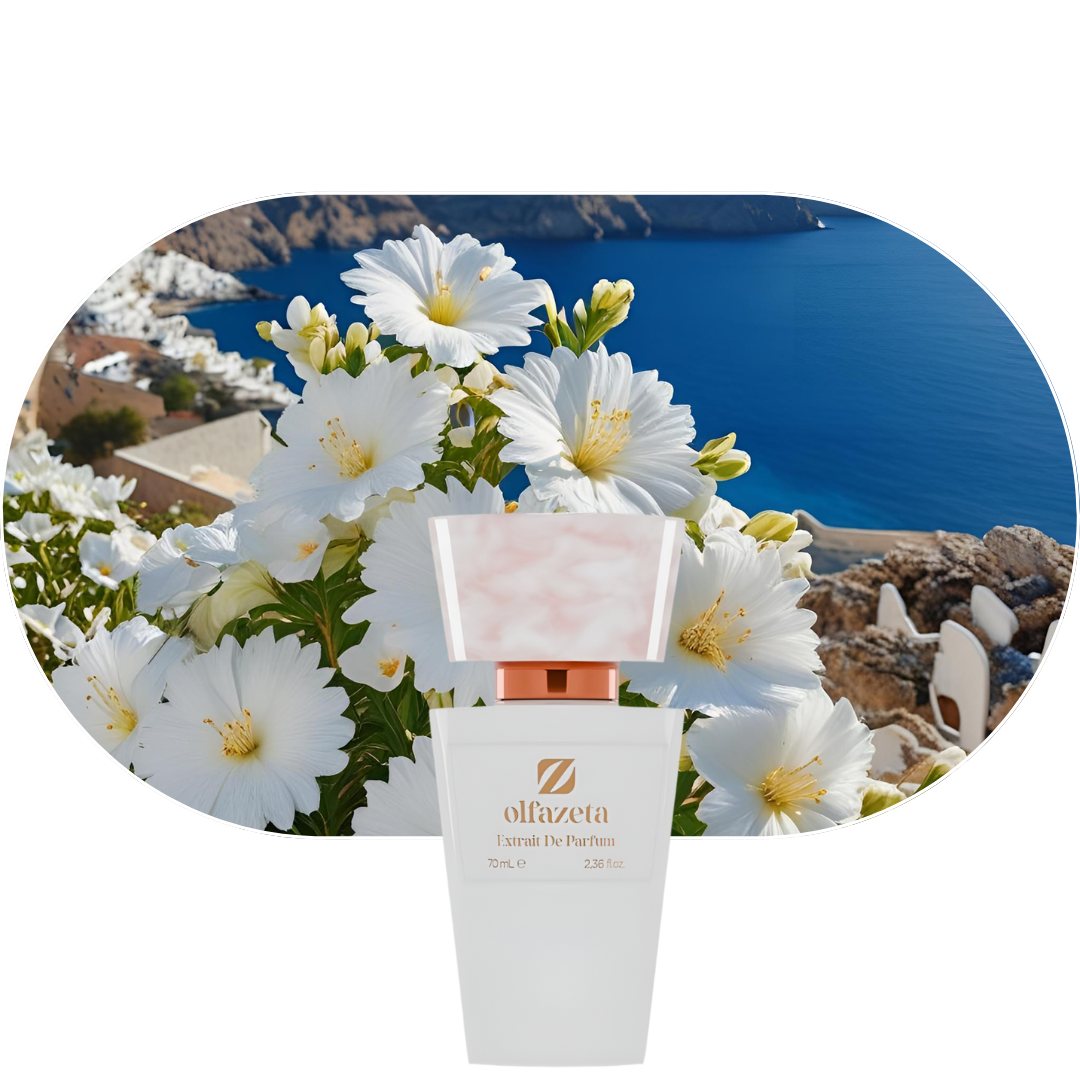 Chogan Parfum 49 Duft mit weißen sizilianischen Blüten, Neroli, Papayablüte, Amaryllis, Narzisse, Wasserlilie, Cashmeran und Moschus vor Meereskulisse