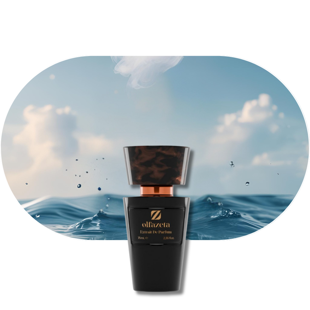 Chogan Parfum 62 Männerduft mit frischer Mandarinorange, marinen Noten, Jasmin und holziger Basisnote in schwarzer eleganter Flasche vor Meereskulisse