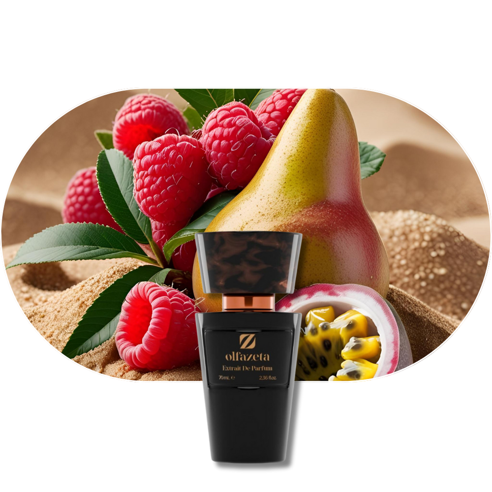 Chogan Parfum 110 mit Noten von Birne, Himbeere, Passionsfrucht, Maiglöckchen, Moschus und Sandelholz in elegantem Flakon vor Früchten und Sandhintergrund
